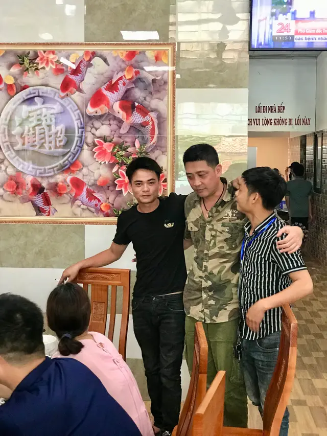 Diễn viên Hải Phong Cảnh sát hình sự tại Nhà hàng Tam Chúc Ba Sao