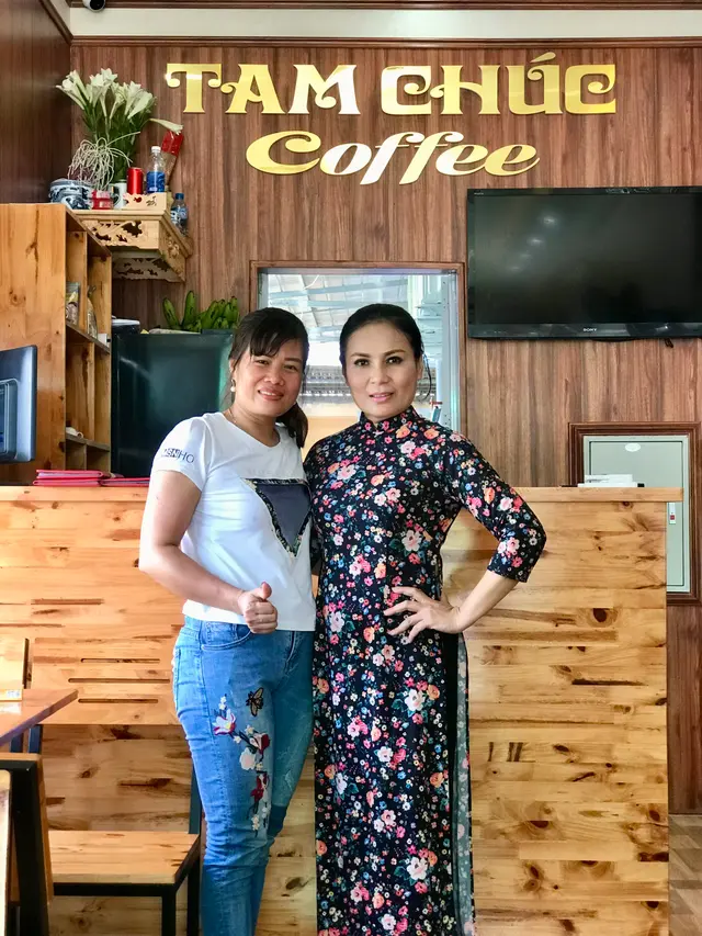 Diễn viên điện ảnh Ôn Bích Hằng tại Nhà hàng Tam Chúc Ba Sao
